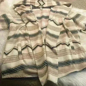Maurice’s Size 2 Hooded Abstract Aztec Print Gorgeous Cardigan 100% Polyester